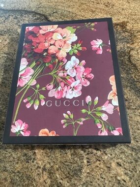 AUTHENTIC Gucci Supreme monogram floral pink flat zip pouch